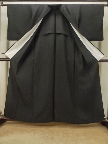 Photo2: Mint P0819D Vintage Japanese kimono Black MONTSUKI crests for women / Silk. (Grade A) (2)