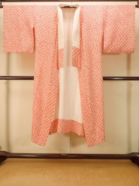 Photo1: P0901B Vintage Japanese kimono Red JUBAN undergarment for women / Silk. Gradation (Grade C) (1)