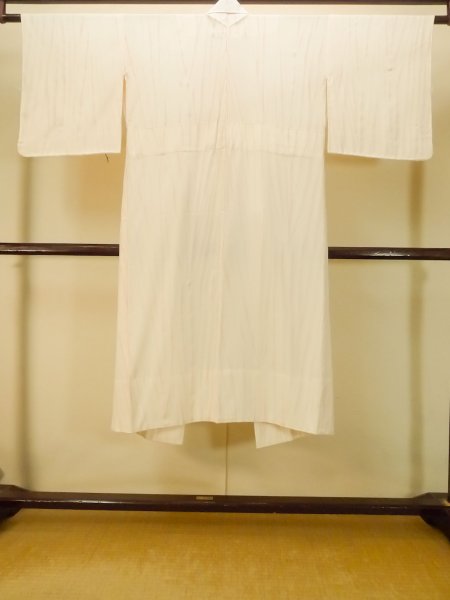 Photo2: Mint P0901H Vintage Japanese kimono White JUBAN undergarment for women / Silk. Line, Clamp and tie dyed patterns (Grade A+) (2)