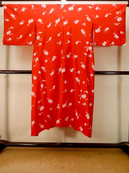 Photo2: P0901Q Vintage Japanese kimono Vivid Red JUBAN undergarment for women / Synthetic. TSUDUMI hand drum (Grade C) (2)