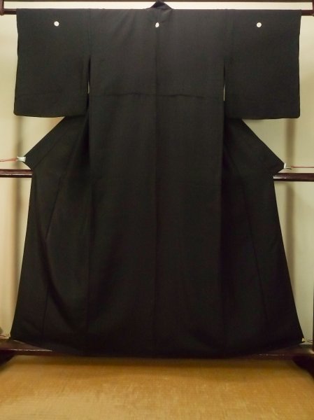 Photo1: Mint P0901Z Vintage Japanese kimono Black MONTSUKI crests for women / Silk. (Grade B) (1)