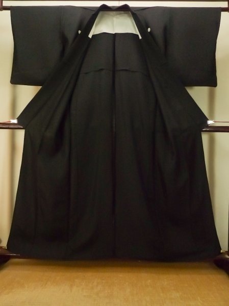 Photo2: Mint P0901Z Vintage Japanese kimono Black MONTSUKI crests for women / Silk. (Grade B) (2)
