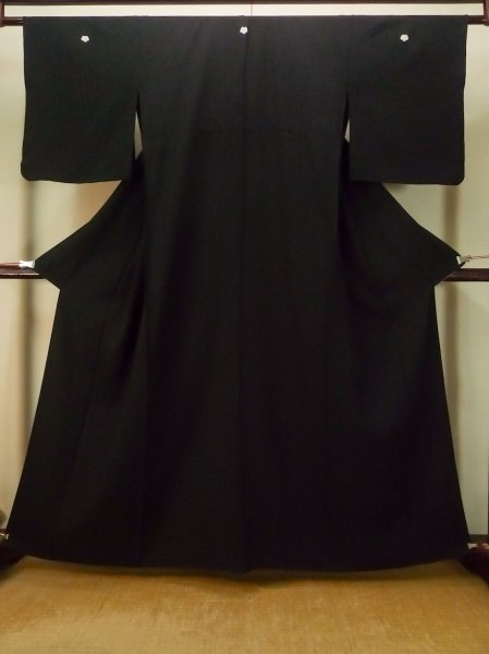 Photo1: Mint P0902B Vintage Japanese kimono Black MONTSUKI crests for women / Silk. (Grade A) (1)