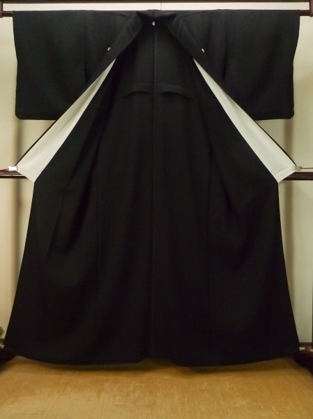 Photo2: Mint P0902B Vintage Japanese kimono Black MONTSUKI crests for women / Silk. (Grade A) (2)