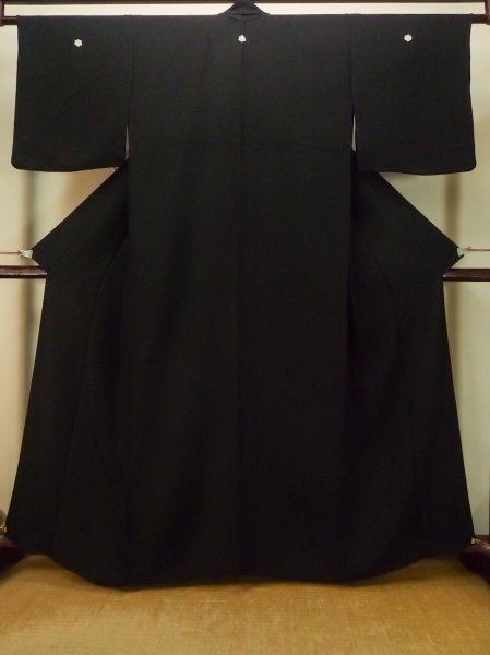 Photo1: Mint P0902C Vintage Japanese kimono Black MONTSUKI crests for women / Silk. (Grade A) (1)