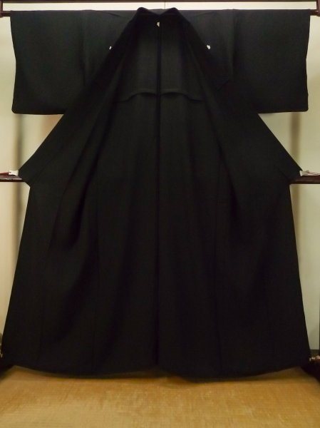 Photo2: Mint P0902C Vintage Japanese kimono Black MONTSUKI crests for women / Silk. (Grade A) (2)