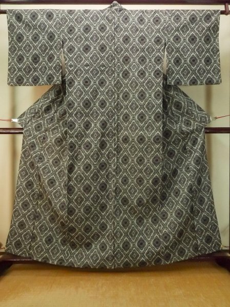 Photo1: P0916D Vintage Japanese kimono Black HITOE unlined for women / Wool. Lozenges, The thread is partially loose at bottom hem. (Grade D) (1)