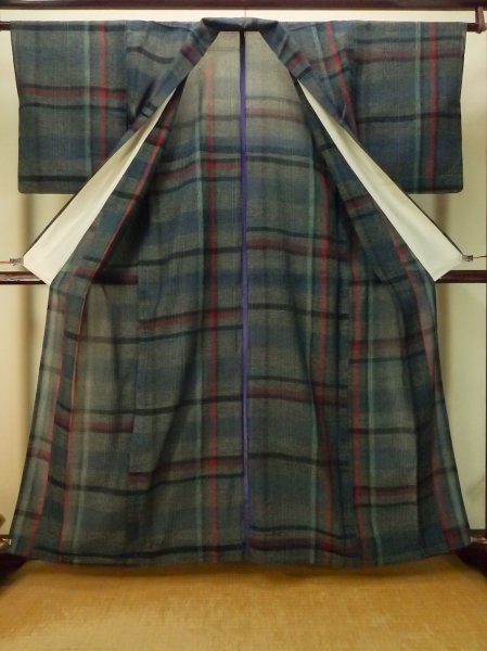Photo2: P0916F Vintage Japanese kimono Gray HITOE unlined for women / Wool. Plaid Checks (Grade B) (2)