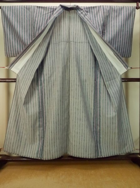 Photo2: P0916K Vintage Japanese kimono Pale Grayish Pink HITOE unlined for women / Wool. Stripes, There are stains and impression of use. (Grade D) (2)