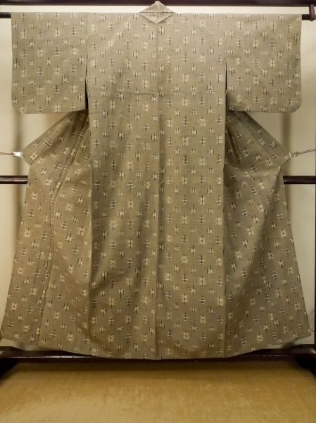 Photo1: P0916M Vintage Japanese kimono Grayish Brownish Beige HITOE unlined for women / Wool. Parallel Cross (Grade C) (1)