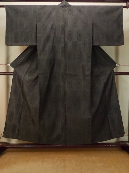Photo1: P0916R Vintage Japanese kimono Dark Gray HITOE unlined for women / Wool. Tortoise-shell pattern(Hexagonal pattern) (Grade C) (1)