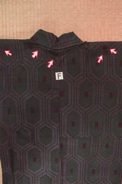 Photo19: P0916R Vintage Japanese kimono Dark Gray HITOE unlined for women / Wool. Tortoise-shell pattern(Hexagonal pattern) (Grade C) (19)