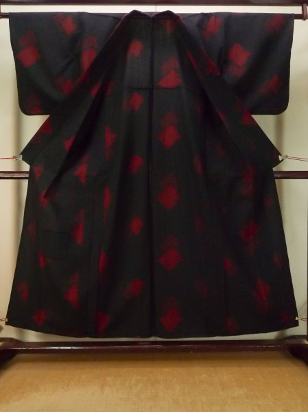 Photo2: P0916X Vintage Japanese kimono Black HITOE unlined for women / Wool. Abstract pattern, More damages. (Grade C) (2)