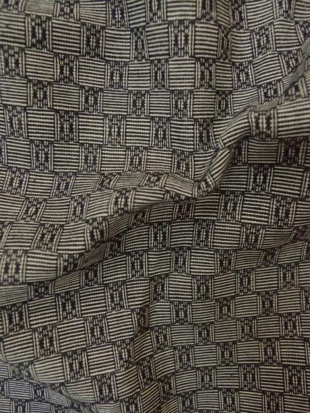 Photo10: P0917A Vintage Japanese kimono Gray HITOE unlined for women / Wool. Geometrical pattern (Grade C) (10)