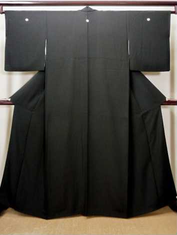25 Black MONTSUKI kimonos