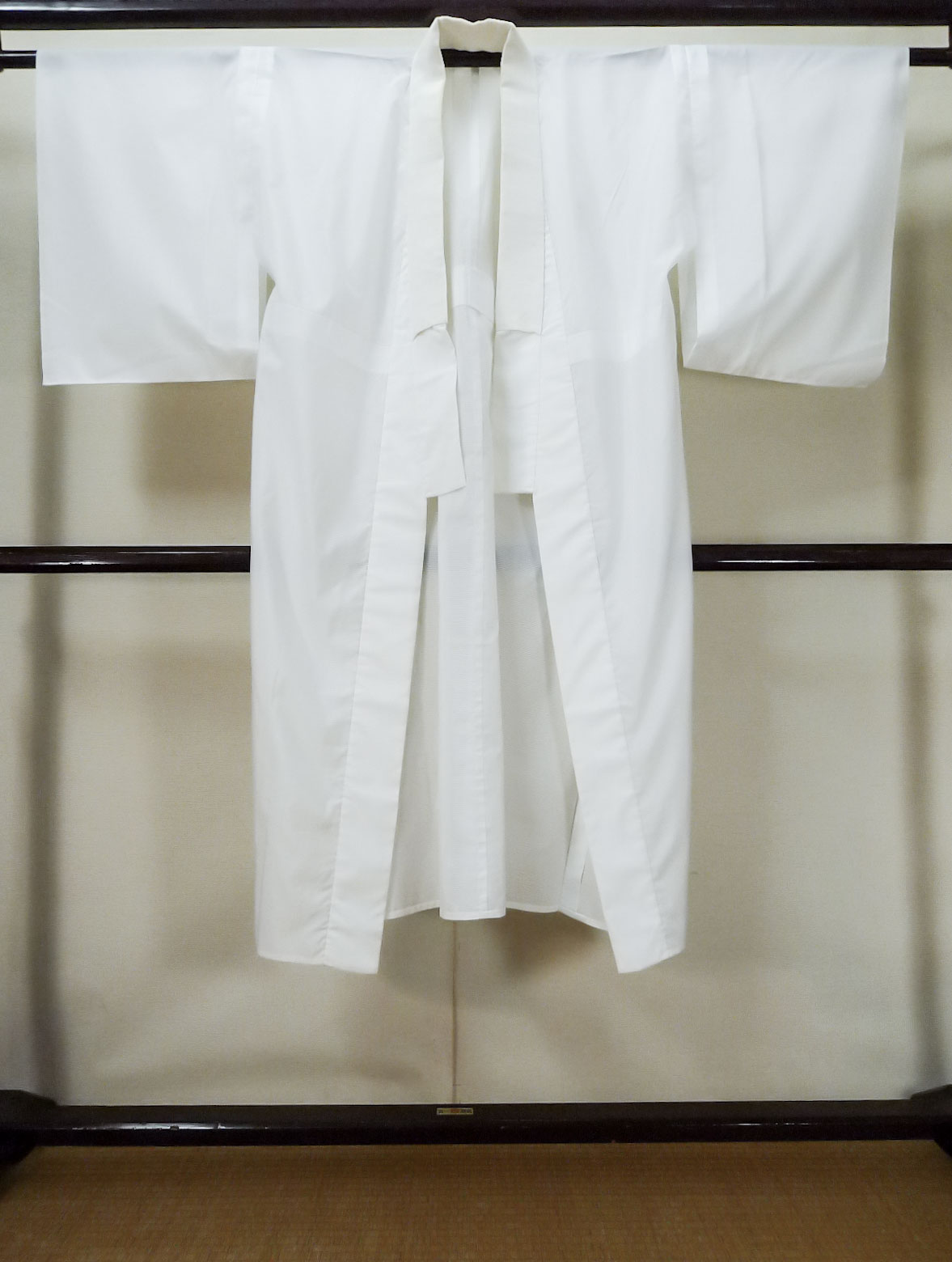 L0413Q Used Japanese women white JUBAN undergarment / Synthetic. (Grade ...